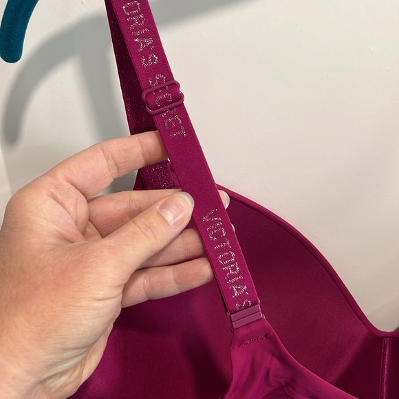 Victoria’s Secret Magenta Branded Strap Wireless Lightly Padded Bra size 38C - Picture 6 of 10